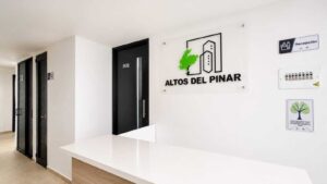 Apartamento acolsure Florencia recepción del Edificio Altos del Pinar