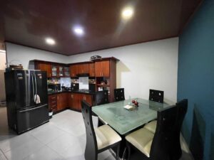 Vivienda en venta Florencia zona de comedor conectada a la cocina