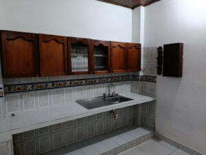 Cocina amplia para personalizar en casa comercial y residencial en vía principal de Florencia2.