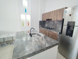 Cocina integral moderna y funcional en casa a la venta en Conjunto Residencial Villas de San Pablo.