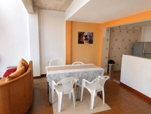 Comedor independientes amplios en casa en venta junto al Parque de las Palomas en Florencia.