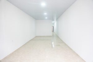 Sala amplia ideal para adecuar como local comercial u oficina en el centro de Florencia.