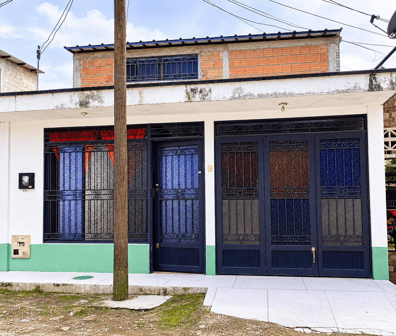 Fachada frontal de casa en venta de 6.5x13 metros en el sector Bella Vista, Florencia.