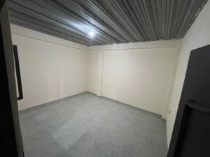 Propiedad en venta Florencia habitación auxiliar desocupada