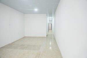 Sala amplia ideal para adecuar como local comercial u oficina en el centro de Florencia.