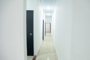 Pasillo para atención al público y negocios en el centro de Florencia.