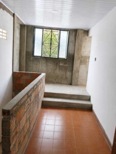 Pasillo segundo piso en propiedad en venta cerca al Parque de las Palomas.