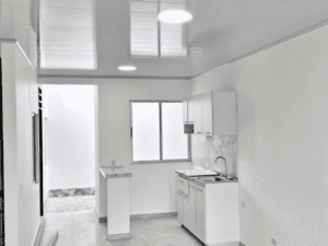 Amplia sala comedor integrada en casa nueva en venta cerca del barrio Villa Mónica en Florencia.