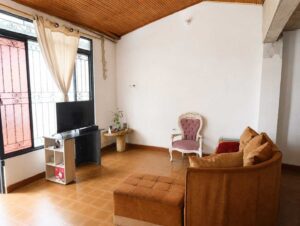 Sala independientes amplios en casa en venta junto al Parque de las Palomas en Florencia.