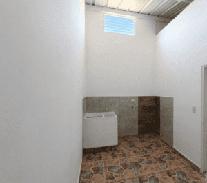 Zona de lavado funcional e independiente en primer piso en propiedad en venta en Florencia.