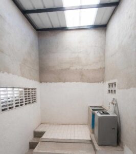 Zona de lavandería independiente en propiedad en venta cerca al Parque de las Palomas.