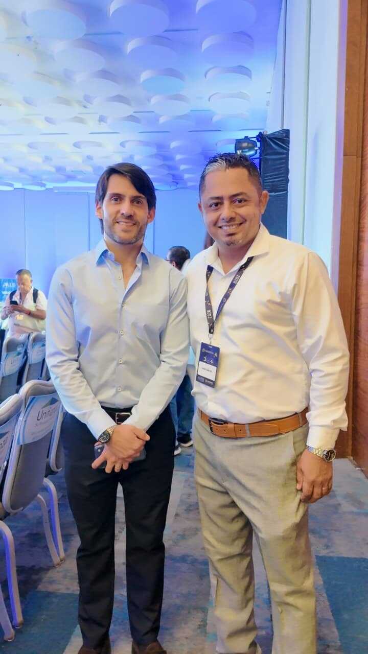 Juan C. Moreno Representante de Asesorando Inmobiliaria de Florencia Caquetá junto a Mario Andrés Ramírez Peña de FEDELONJAS